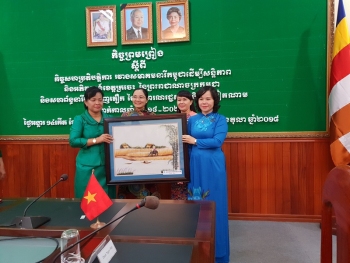 Ký kết thành công chương trình hợp tác giữa Hội LHPN tỉnh Bình Phước - Việt Nam với Hội phụ nữ vì hòa bình và phát triển tỉnh Kratie - Campuchia (Giai đoạn 2018-2022
