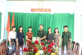 Hội LHPN huyện Bù Đốp thăm, tặng quà các đồn biên phòng đứng chân trên địa bàn huyện