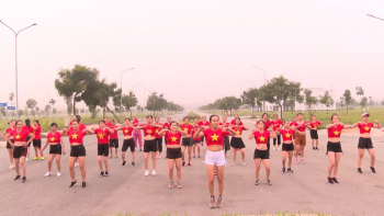 Câu lạc bộ phụ nữ liên thế hệ xã Minh Hưng, huyện Chơn Thành -   điểm sáng trong tập thể dục buổi sáng nâng cao sức khỏe.