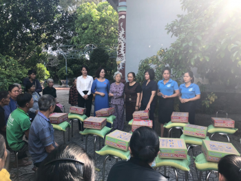 Hội LHPN thị xã Chơn Thành tặng 1.000 phần quà cho hội viên phụ nữ  có hoàn cảnh khó khăn vui Xuân, đón Tết Quý Mão 2023