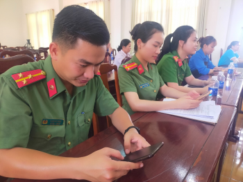 Đồng Phú ký kết phối hợp tuyên truyền kích hoạt sử dụng tài khoản định danh điện tử