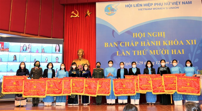 Hội LHPN Việt Nam tăng cường khen thưởng đột xuất, khen chuyên đề những đóng góp xuất sắc trên mọi lĩnh vực của phụ nữ